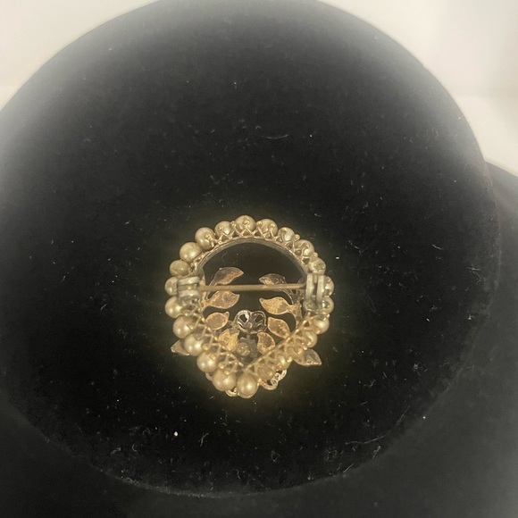 Vintage Elegant Gold and Pink Floral Brooch with Pearls - Picture 2 of 2